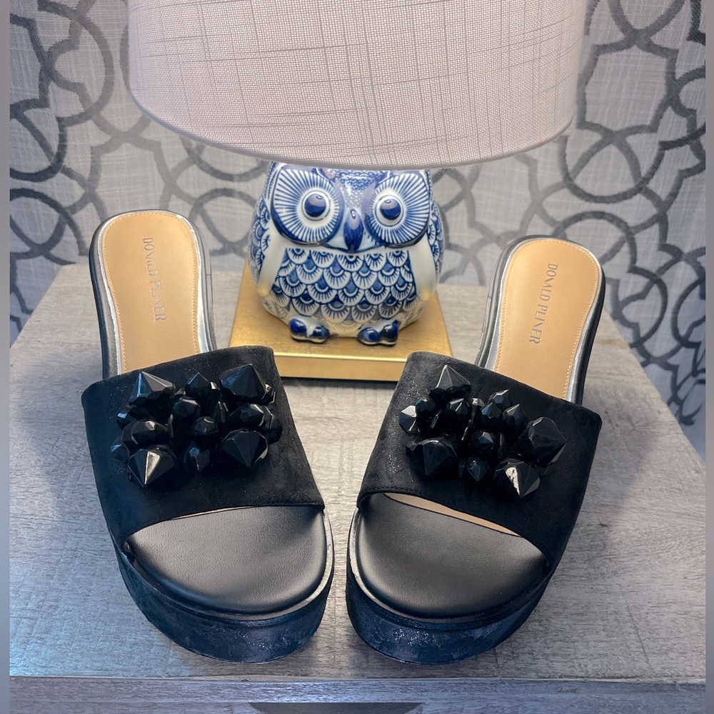 Black wedge slide with stone detail